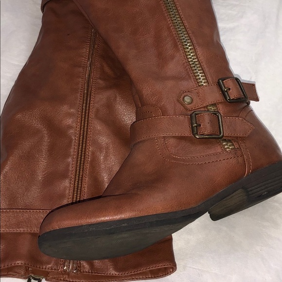 Brown boots - Picture 7 of 9